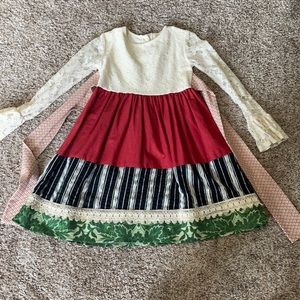 Persnickety Christmas dress with lace sleeves